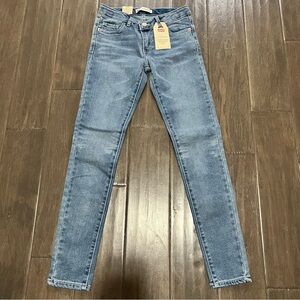 NWT LEVIS super skinny 710